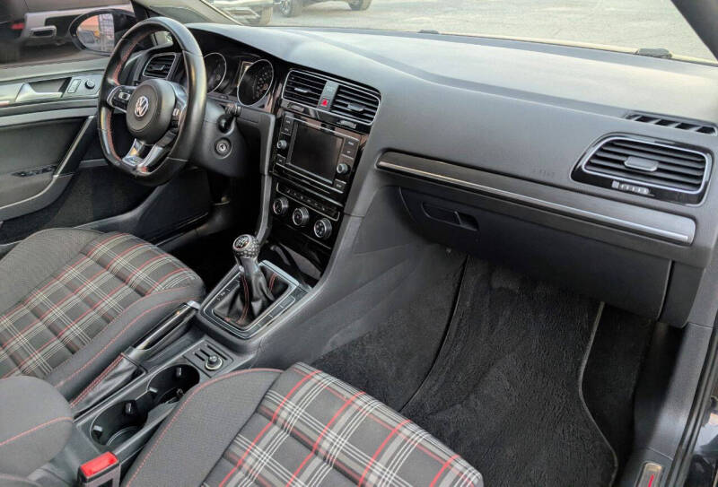 2018 Volkswagen Golf GTI S