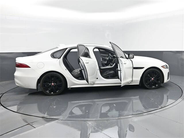 2022 Jaguar XF P300 R-Dynamic SE