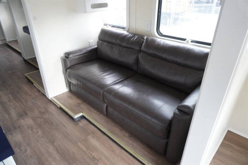 2015 Freightliner XCS Chassis