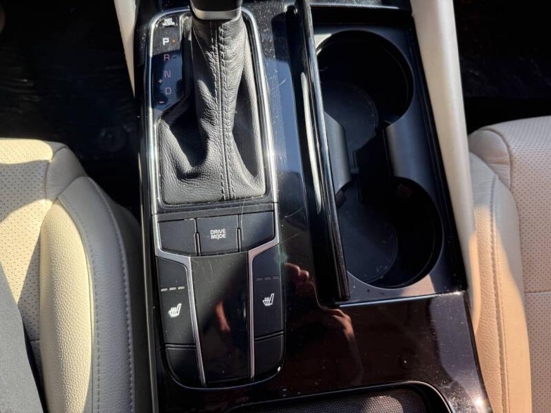 2017 Kia Cadenza Premium