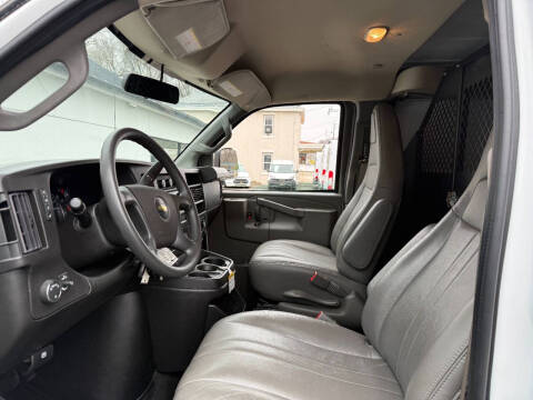 2023 Chevrolet Express 2500