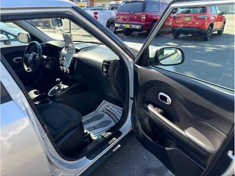 2016 Kia Soul +