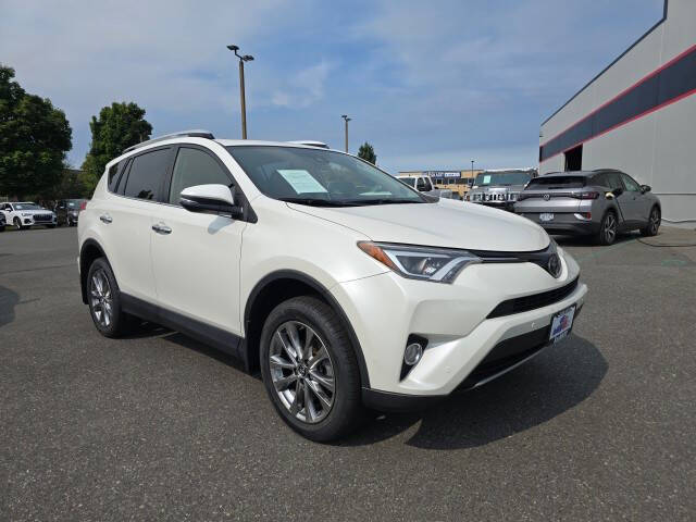2016 Toyota RAV4 Limited's photo