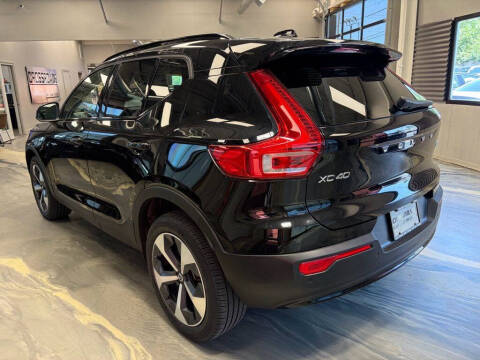 2023 Volvo XC40 B5 Plus Dark Theme
