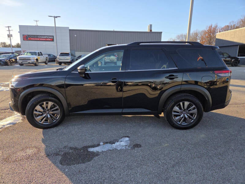 2022 Nissan Pathfinder SV