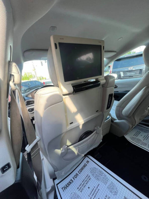 2017 Chrysler Pacifica Touring-L Plus