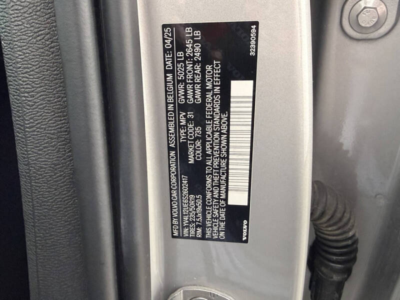 2025 Volvo XC40 B5 Plus Bright Theme