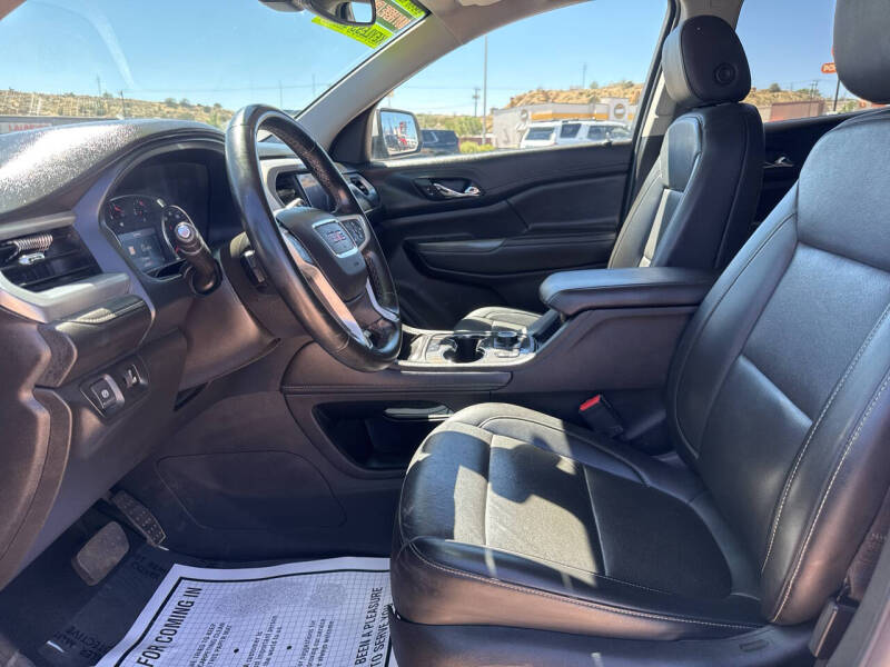 2023 GMC Acadia SLT