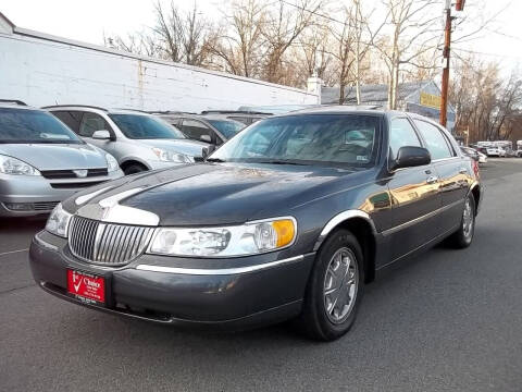 2002 Lincoln Town Car for sale at 1st Choice Auto Sales in Fairfax VA