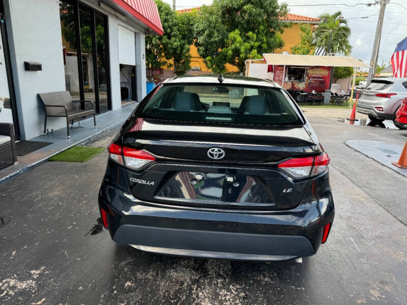 2021 Toyota Corolla LE photo 3