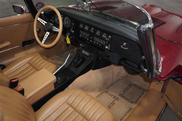 1974 Jaguar E-Type Series lll Roadster V-1