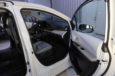 2025 Toyota Sienna XLE 8-Passenger