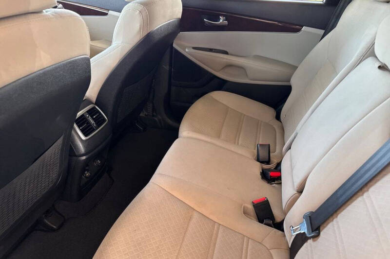 2017 Kia Sorento LX