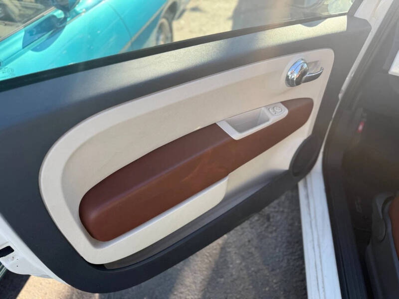 2015 FIAT 500 Lounge's photo