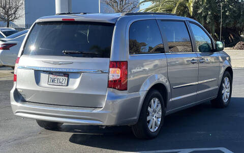 2016 Chrysler Town and Country Touring
