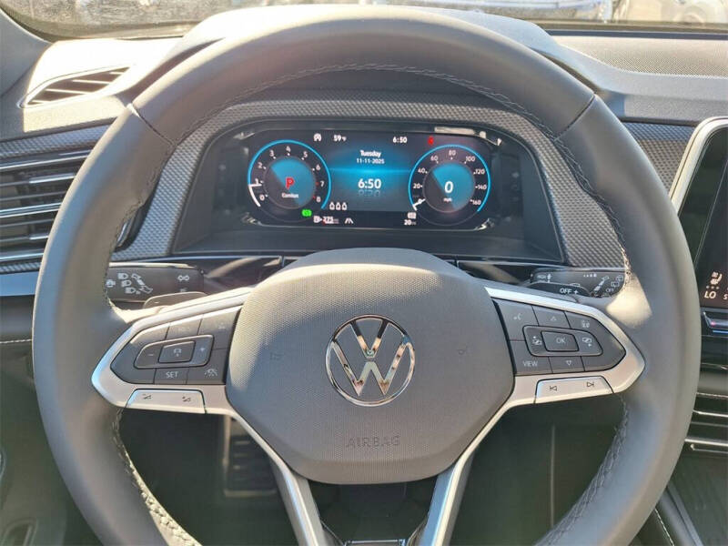 2026 Volkswagen Atlas Cross Sport SEL Premium R-Line 4Motion