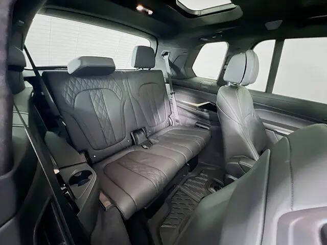 2025 BMW X7 M60i