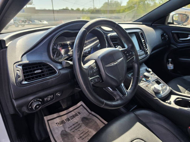 2016 Chrysler 200 S