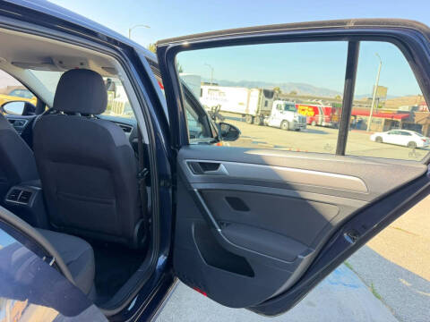 2016 Volkswagen Golf TSI S