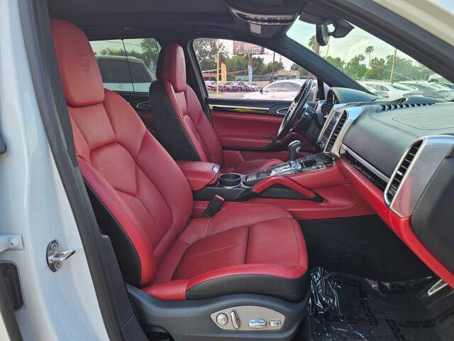 2017 Porsche Cayenne Platinum Edition