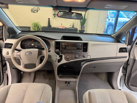 2013 Toyota Sienna L 7-Passenger