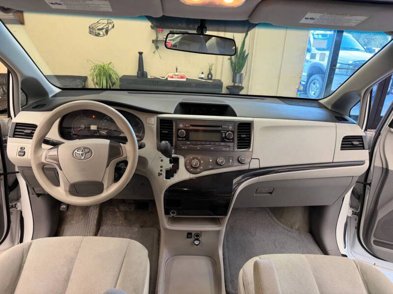 2013 Toyota Sienna L 7-Passenger