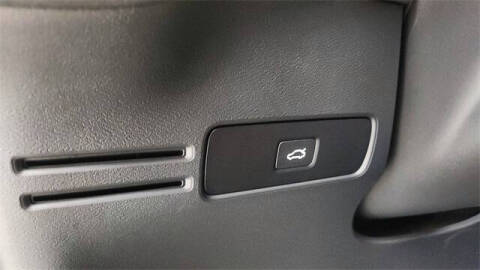 2024 Volvo XC40 B5 Plus Dark Theme