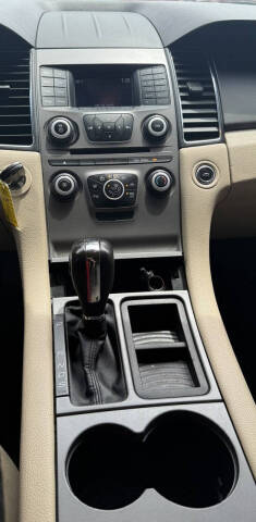 2016 Ford Taurus SE
