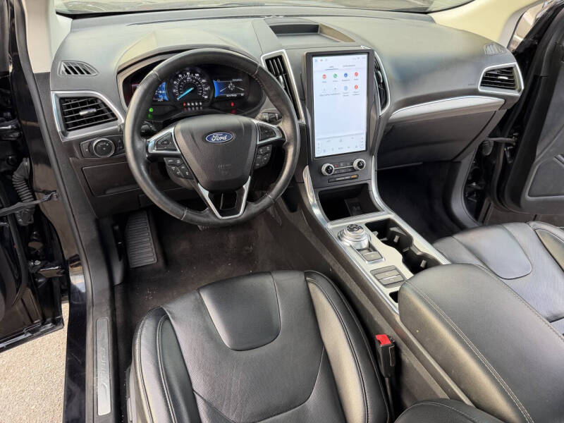 2022 Ford Edge Titanium