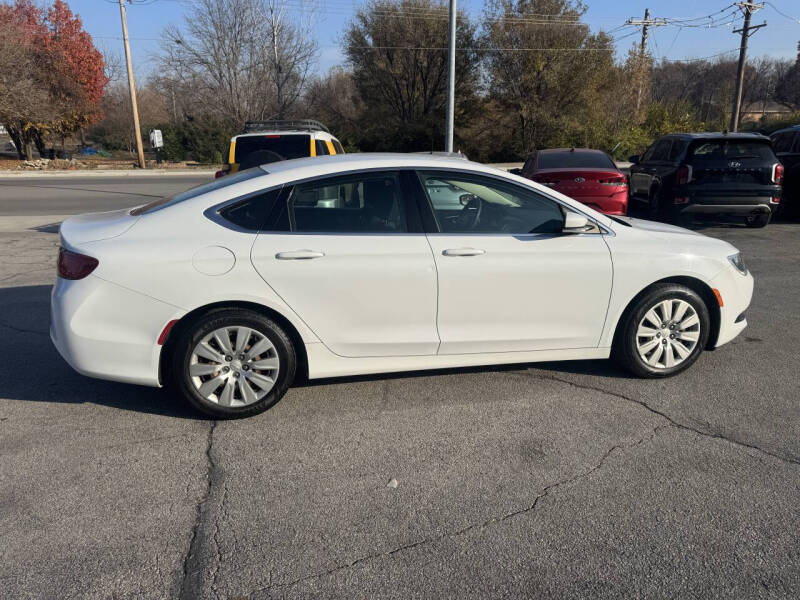 2016 Chrysler 200 LX