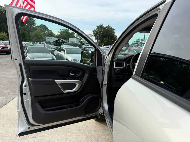 2017 Nissan Titan SV