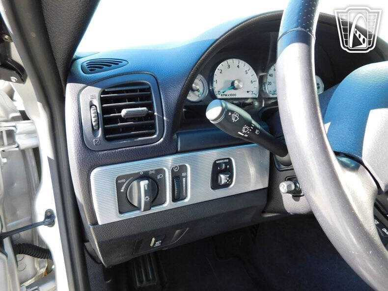 2004 Ford Thunderbird Deluxe