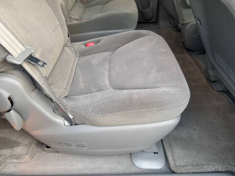 2004 Toyota Sienna LE 7 Passenger
