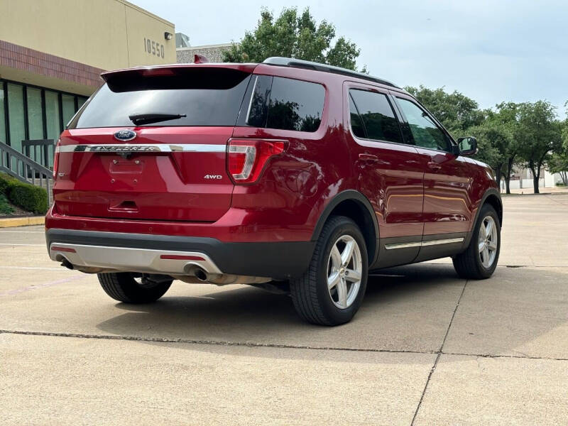 2017 Ford Explorer XLT photo 8