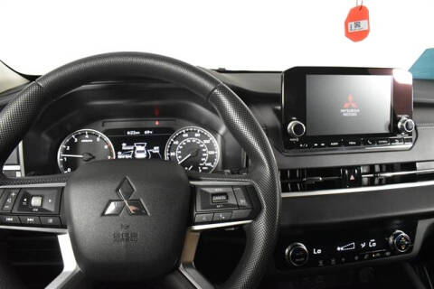 2024 Mitsubishi Outlander ES