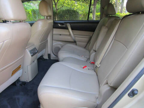 2013 Toyota Highlander SE
