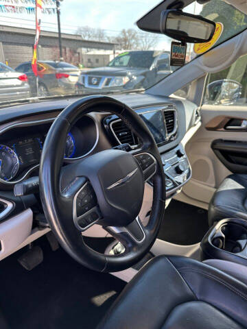 2017 Chrysler Pacifica Touring-L