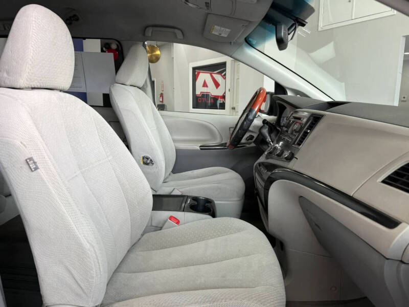 2012 Toyota Sienna