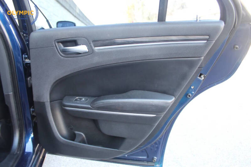 2017 Chrysler 300 Limited