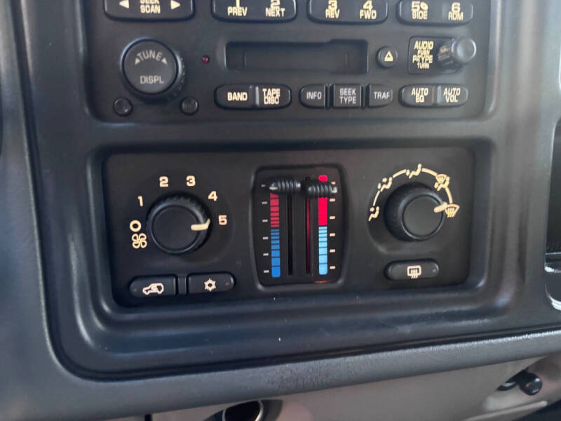 2004 Chevrolet Suburban 1500 LT