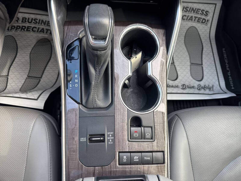 2021 Toyota Highlander Hybrid Platinum