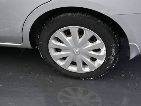 2019 Nissan Versa S Plus