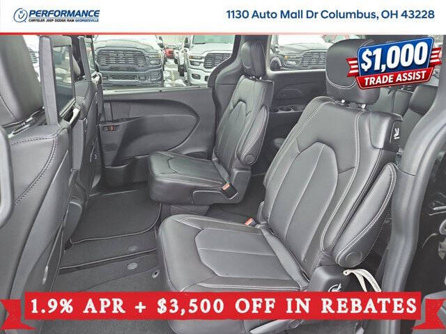 2026 Chrysler Pacifica Select