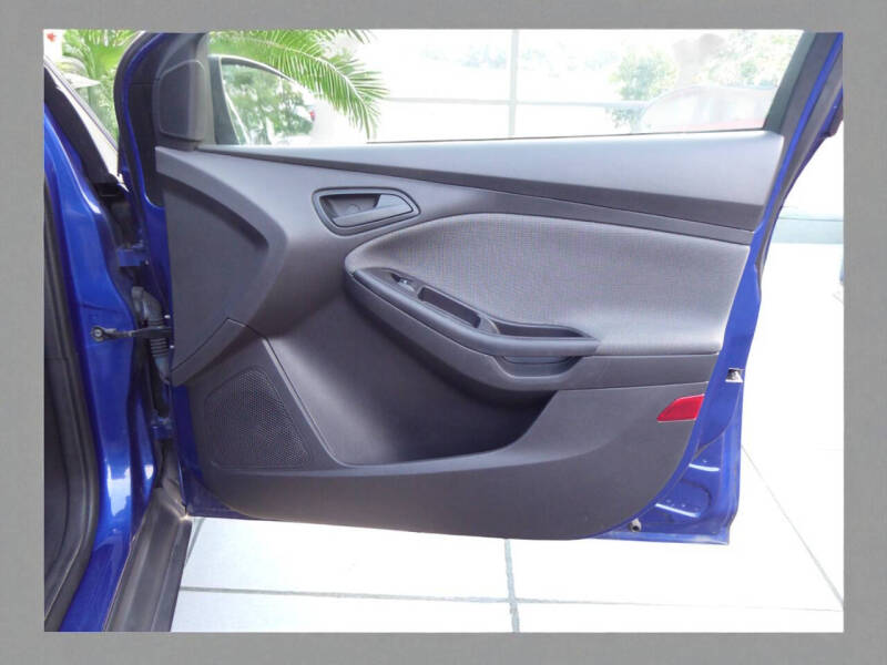 2012 Ford Focus S - Photo 18