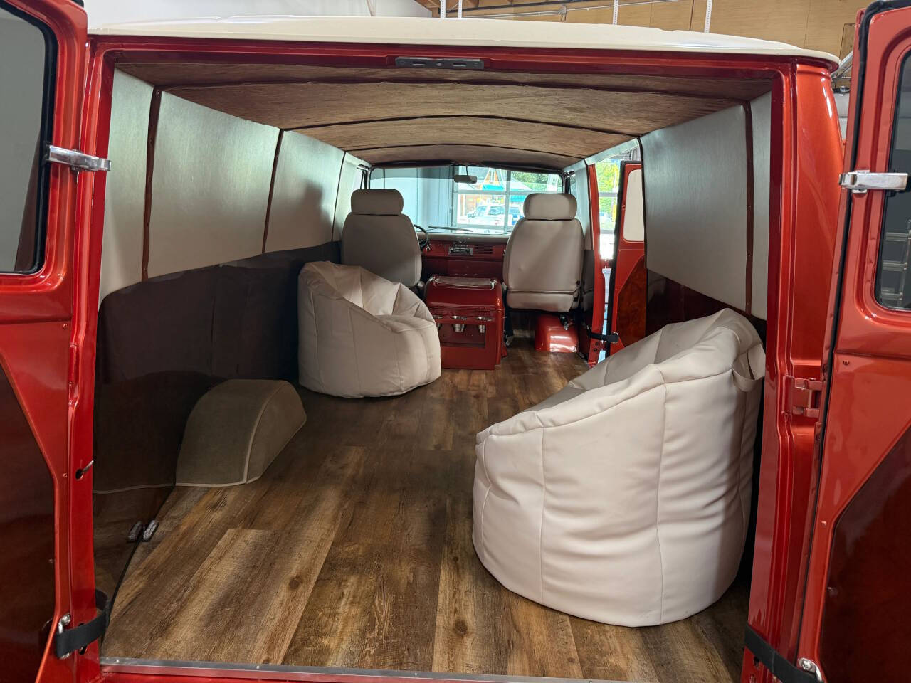 1966 Ford Econoline Supervan 34