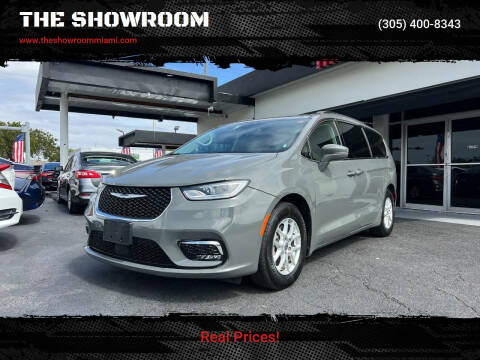 2022 Chrysler Pacifica for sale at THE SHOWROOM in Miami FL