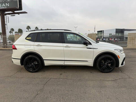 2023 Volkswagen Tiguan SE R-Line Black