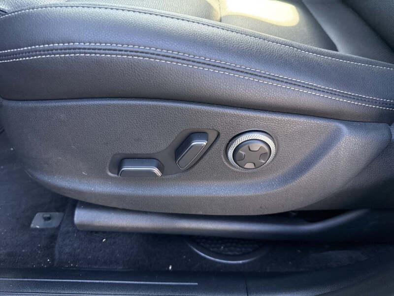 2025 Genesis GV70 2.5T Standard