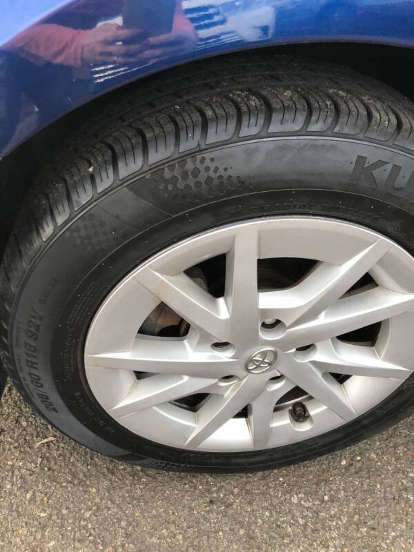2013 Toyota Prius v Three