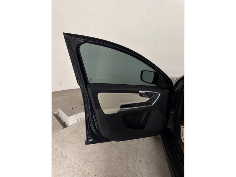 2017 Volvo XC60 T6 Dynamic